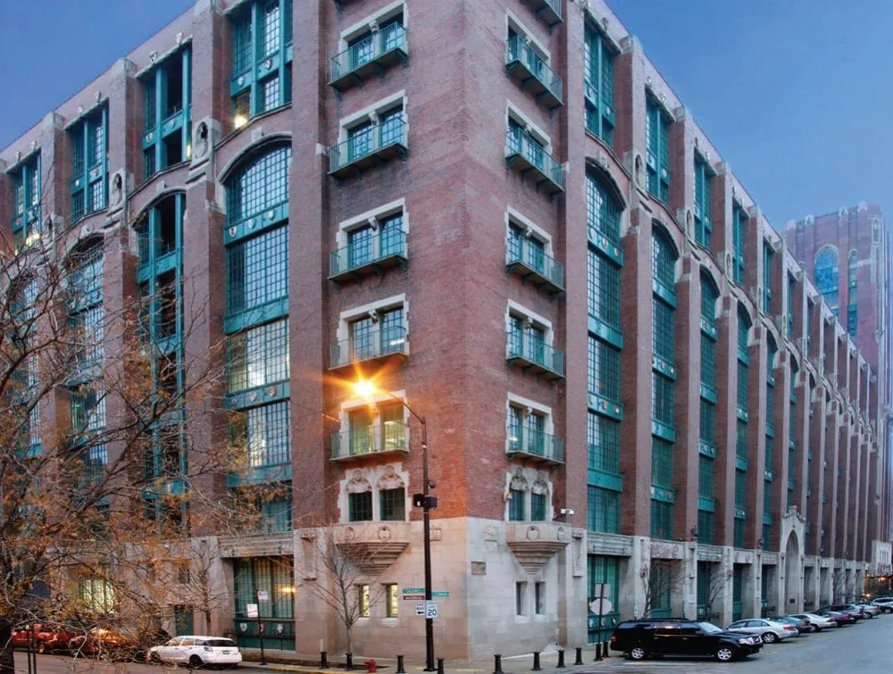 Exterior del centro de datos de 350 East Cermak Road