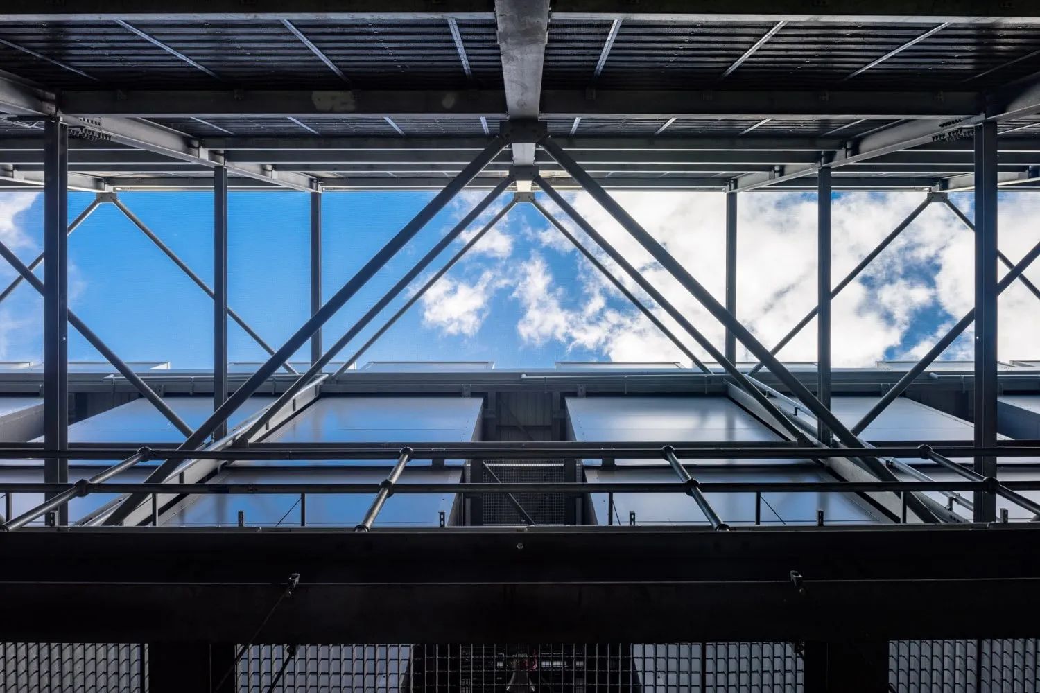 Sistemas de refrigeración por aire en el centro de datos de Google en Dublín, Irlanda, respaldados por Industrial Steel Framework