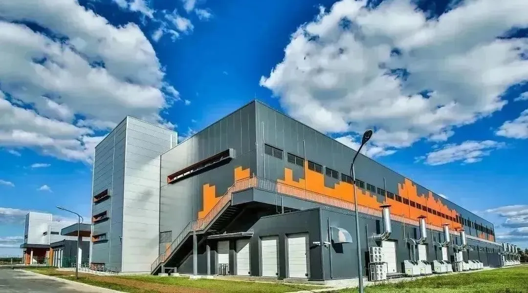 Exterior de las instalaciones del centro de datos de Alibaba en el condado de Zhangbei, Hebei, China