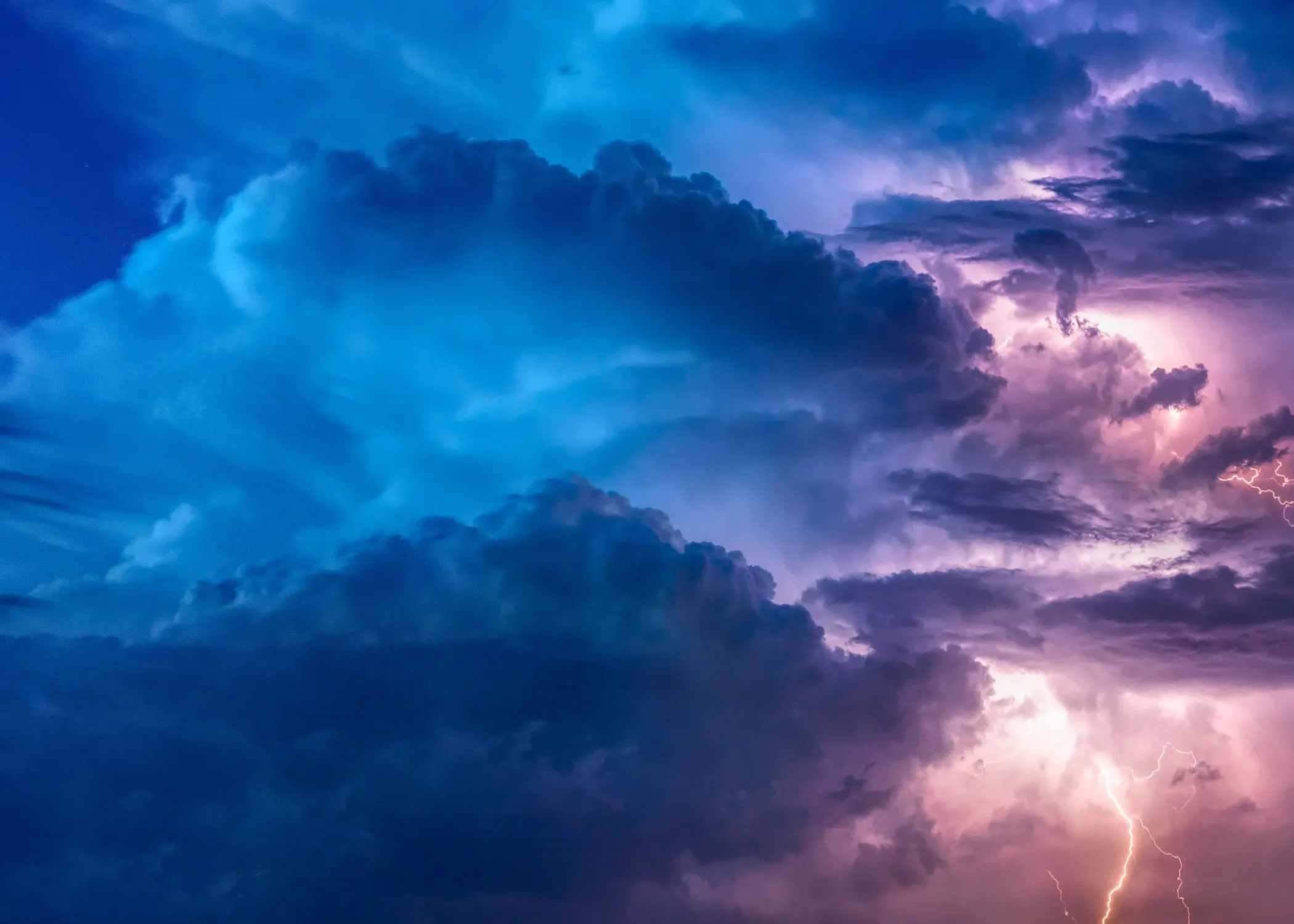 Amazon Web Services (AWS) Data Center Locations: Regions and Availability Zones