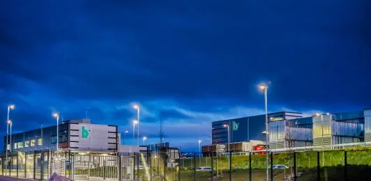 Infraestructura masiva: centros de datos, cables submarinos, fibra en los países nórdicos