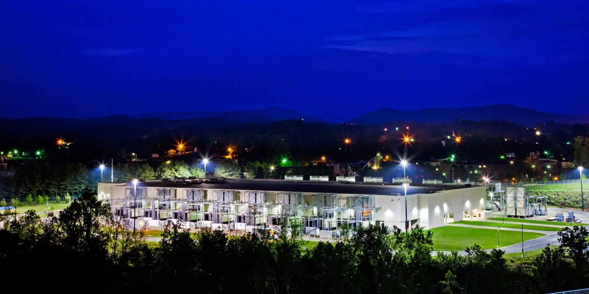 Ejemplo de exterior del centro de datos a hiperescala de Google Cloud en el condado de Lenoir Caldwell, Carolina del Norte