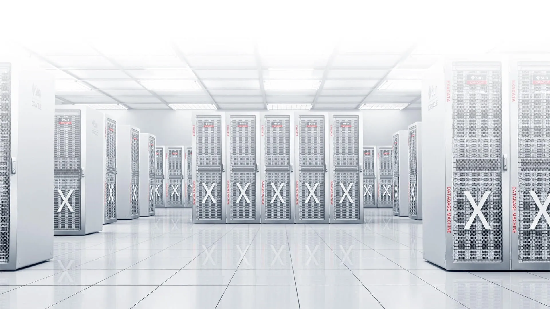 Centro de datos Oracle Cloud con racks y gabinetes de servidores alineados en filas