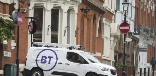 BT Group eleva el plan de construcción de fibra a 25 millones de instalaciones