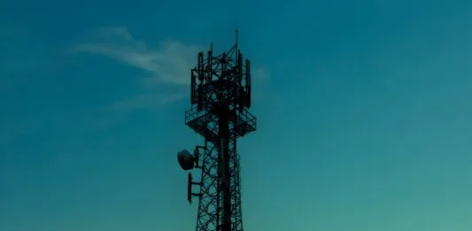 Carlyle respalda a Tillman Infrastructure con 1.000 millones de dólares para torres de telefonía móvil en EE. UU.