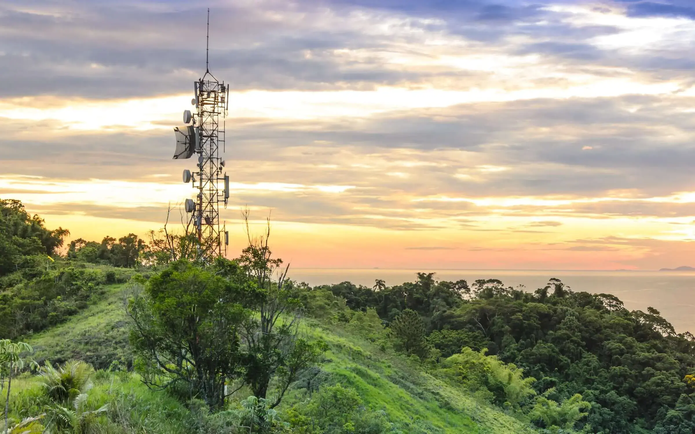 Cellnex adquirirá las 10,5 mil torres de Hivory a Altice y KKR en Francia por 5.200 millones de euros
