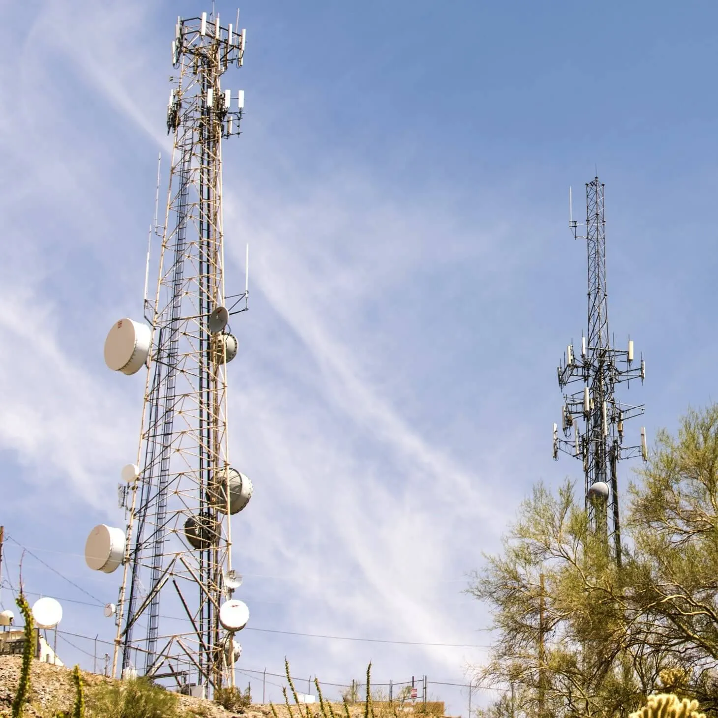 Crown Castle admite espectro de banda C con torres y celdas pequeñas