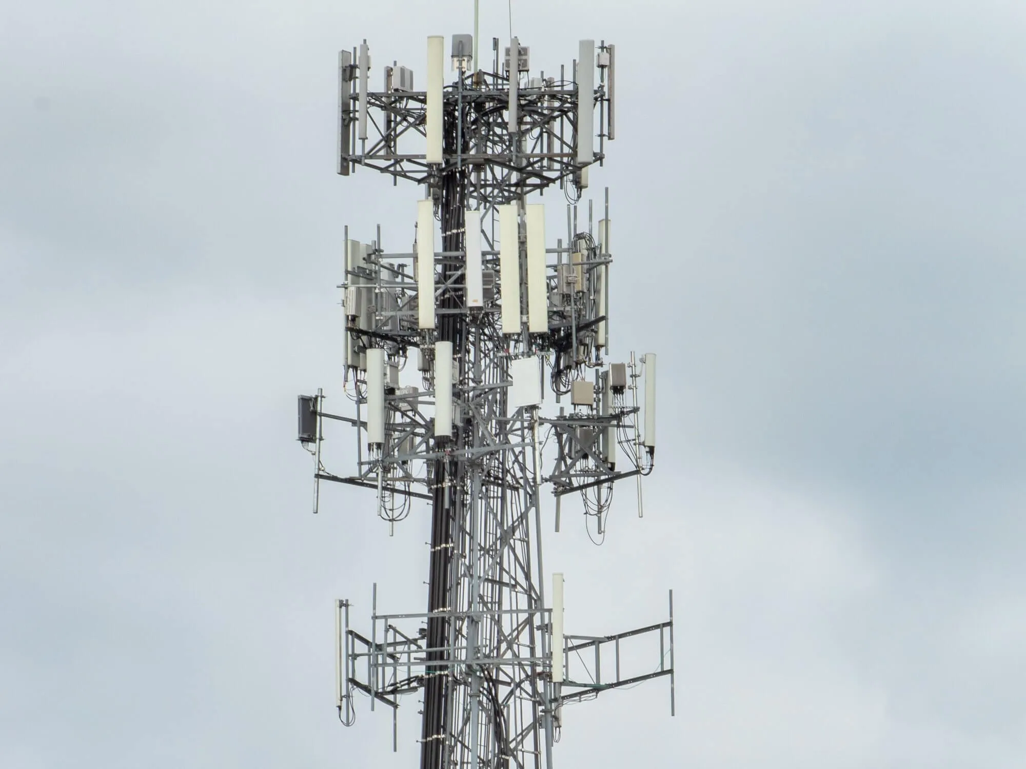 Vertical Bridge: Goldman, Stonepeak Sell 8k+ TowerCo to DigitalBridge