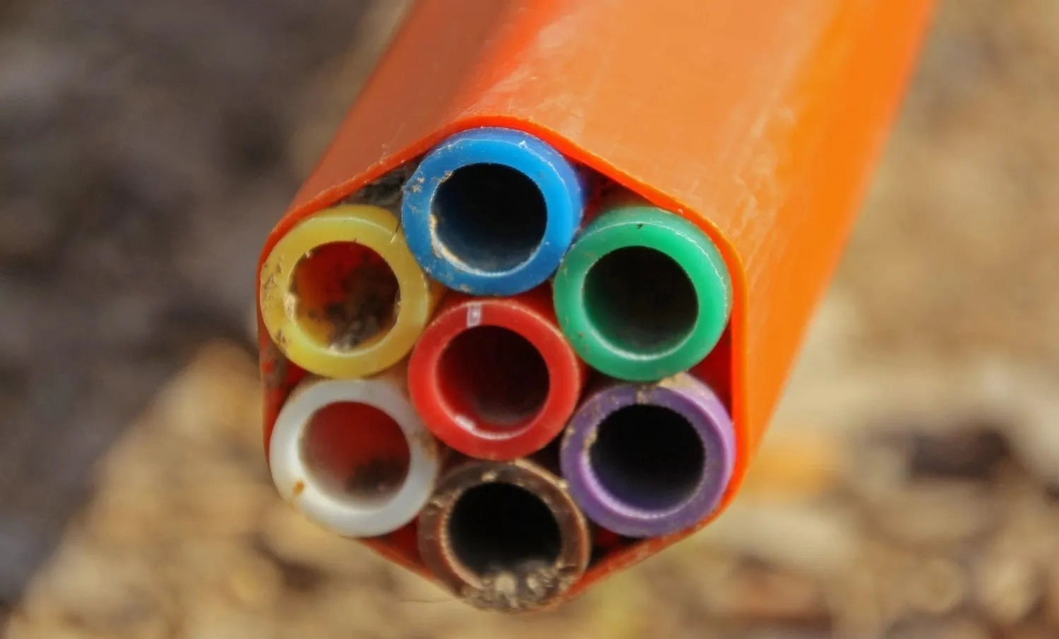 Conducto interior de cable de fibra óptica